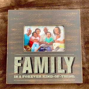 Family Photo Frame holds 4x6 NWT